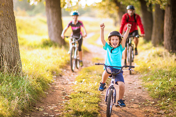 Familie fährt Rad - Aktivurlaub Wandern