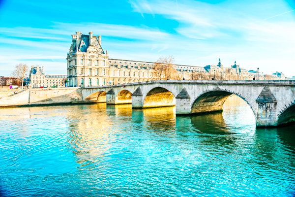 Pont Royal und Louvre in Paris