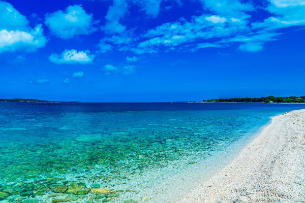 beautiful-beach-on-istria-peninsula-pula-valbandon-croatia