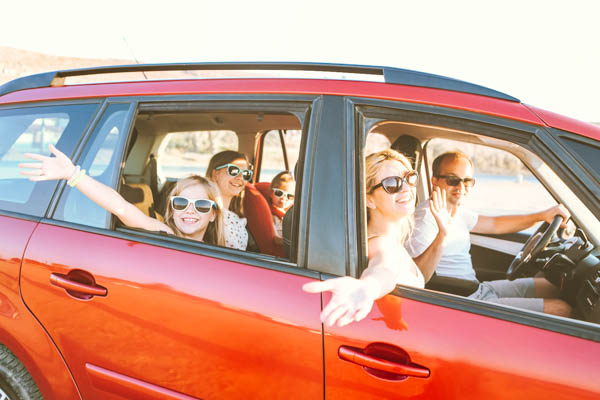 Lange Autofahrt mit Kindern stressfrei gestalten – unsere Tipps