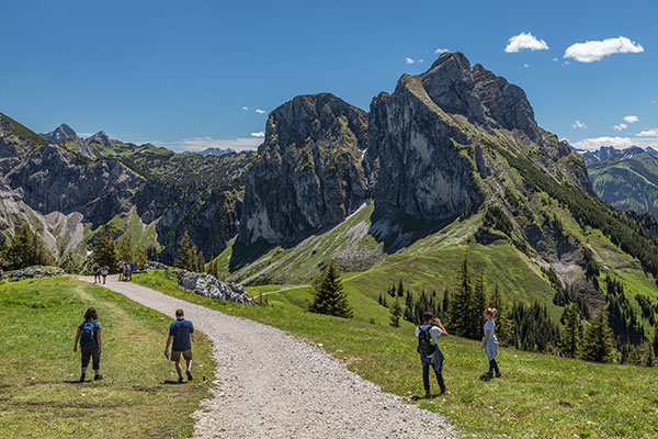 Wanderer auf dem Breitenberg im Allgäu