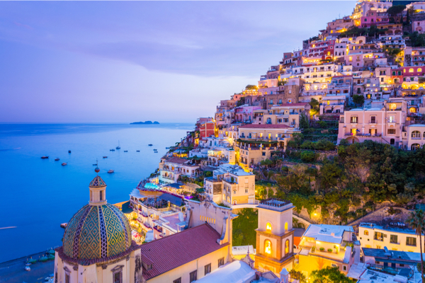 Blick über Positano an der Amalfiküste